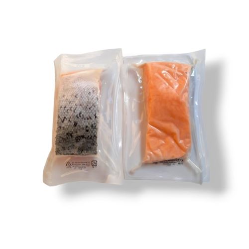 Porción de salmón con piel sin espinas sellada al vacío (kilo)